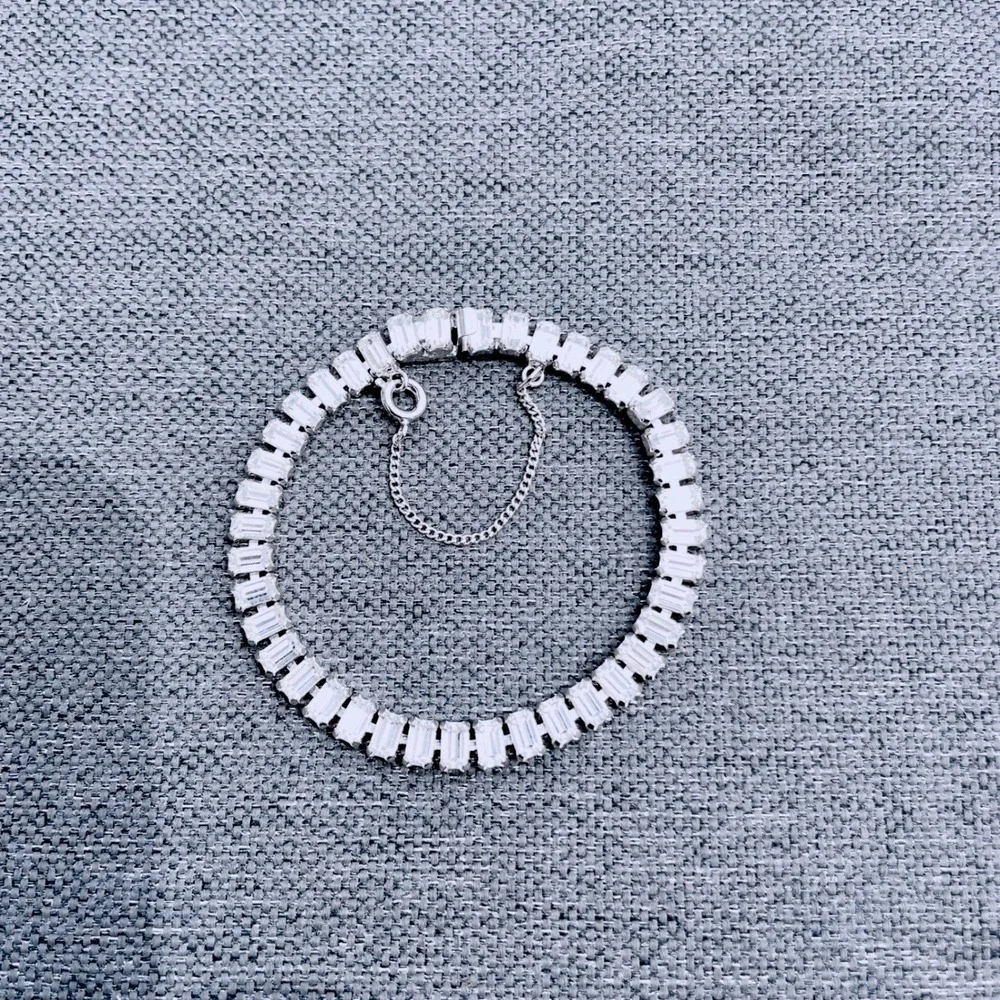 B David Vintage Crystal Tennis Bracelet Baguette Silver Tone Safety Chain 7in